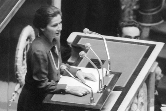 4529499_7_2f23_simone-veil-en-1974-a-l-assemblee-nationale_89c9b98a2cb9231e10eef184d1112b31